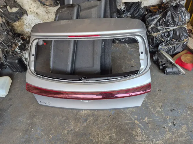 Tampa traseira hb20 hatch 2024