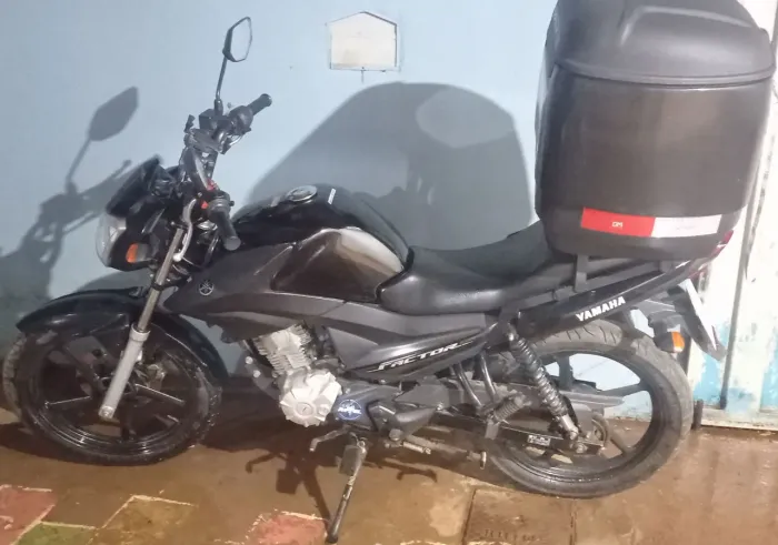 Factor 125i 20/21 com bau de 90 litros