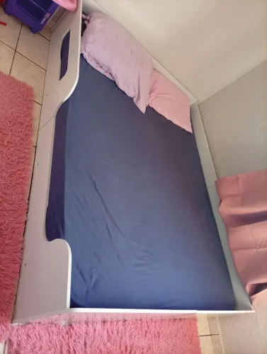 Cama infantil com colchão