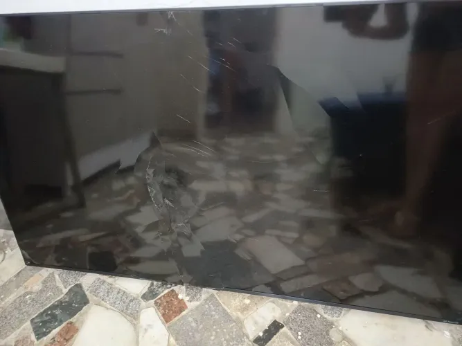 TV para retirada de peças