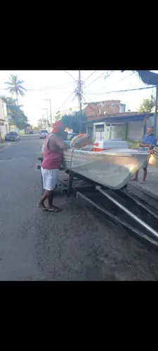Lancha 8 mil com 2 motos 13 Hp outro de 25 poupa