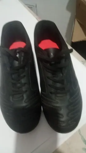 Vende-se chuteira da umbro original número 37 cor preta
