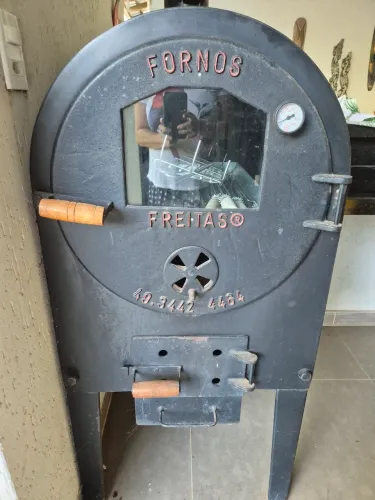 Forno a lenha - Forno Freitas - forno com pouco tempo de uso.