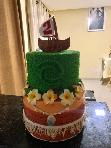 Bolo fake de 2 andares tema moana