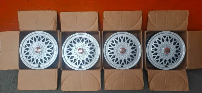 Jogo de Rodas Aro 15 Originais Volkswagen + Calotas BBS_Aceito Cartão