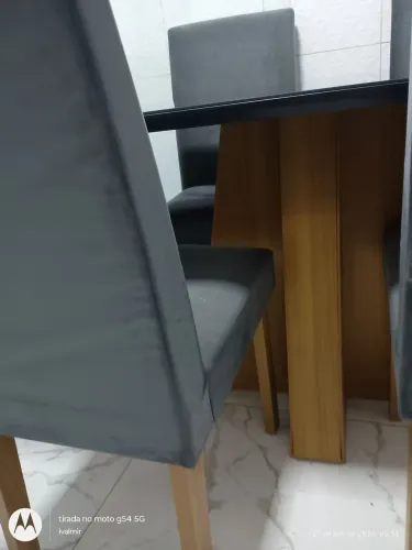 vendo mesa de jantar com 6 cadeiras e tampo de vidro