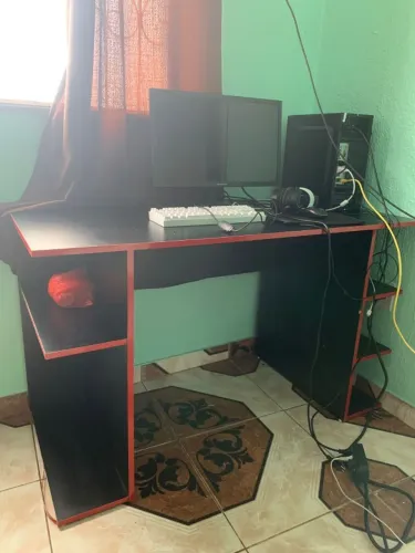 Mesa preta gamer em mdf 