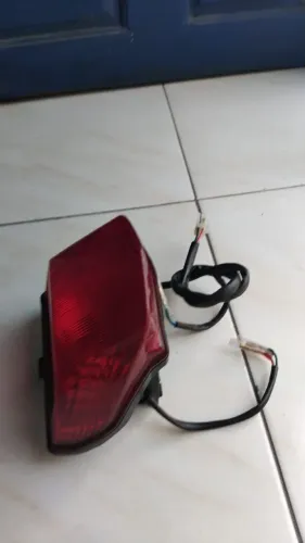 Lanterna Traseira da Pop