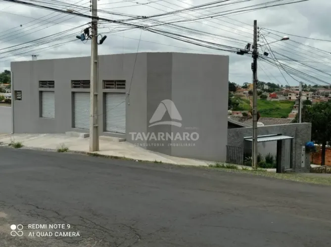 Casa com sala comercial