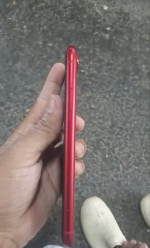 VENDO UM IPHONE XR ( COR VERMELHO ) 