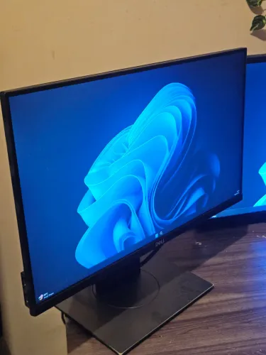 Monitor Dell 22 Full HD IPS borda finas