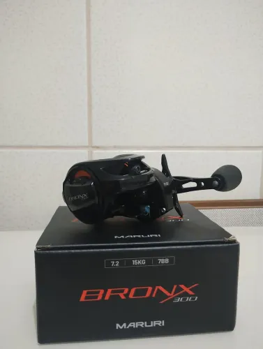 Carretilha Bronx 300 + Caixa Original - Recém Lubrificada