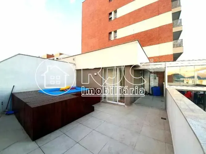 Duplex para venda possui 150 metros quadrados com 3 quartos em Barra Olímpica - Rio de Jan