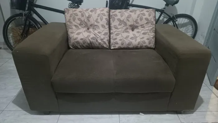 Sofá de dois lugares