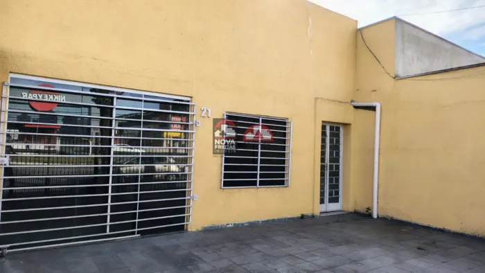 Casa com Ponto Comercial à Venda no Jardim América em SJC
