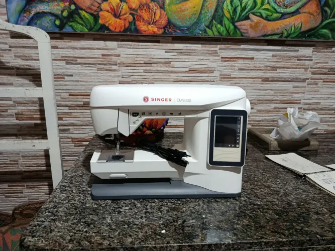 MAQUINA DE BORDAR SINGER