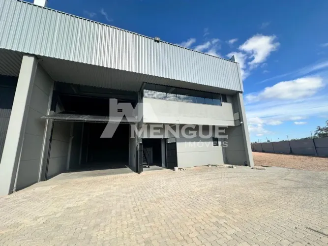 Aluga-se Pavilhão/Deposito com 370m² com vagas e 4 banheiros, no Bairro Santa Rosa de Lima