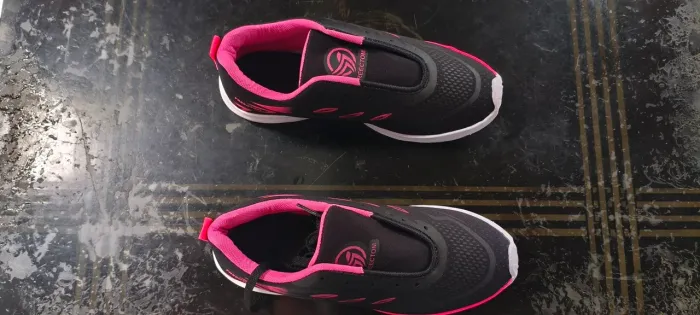 2 pares de sapatos novos
