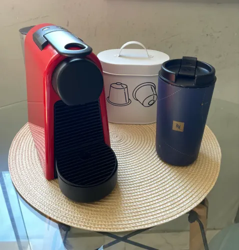 Nespresso Mini Essenza c/ brindes