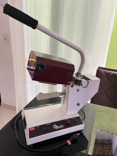 Máquina de estampar canecas (prensa térmica)