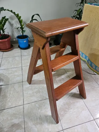 Escada de Madeira Maciça