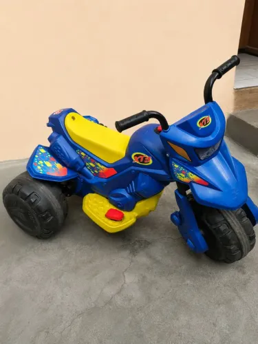 Moto elétrica infantil