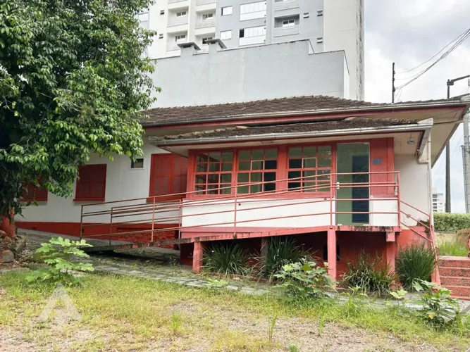 Casa comercial de 213m² para locação por R$7.000,00 - Bairro Vila Nova - Blumenau/SC