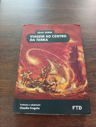 Livro Viagem ao Centro da Terra - Júlio Verne