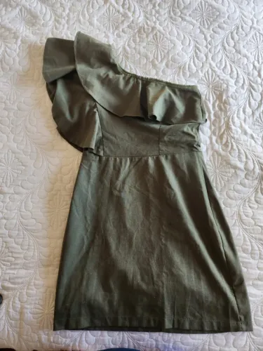 Vestido curto ombro manga única Tamanho 38 verde linho