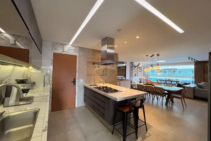 Apartamento de Luxo para Aluguel em Itapoã | 190m², 3 Suítes, 3 Vagas, Varanda Gourmet e L
