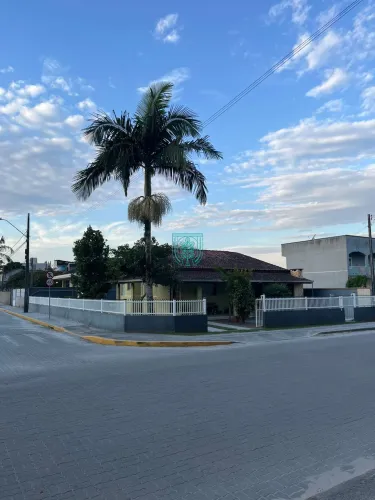 Casa em Itapoá-SC com 384m² por R$710.000,00