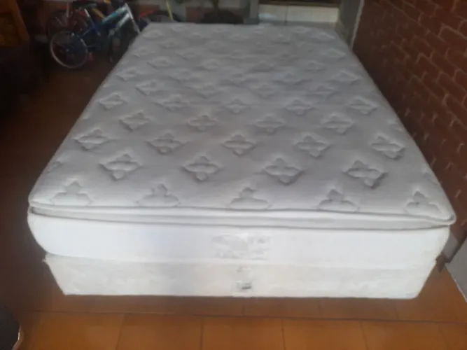 Vendo colchão mais box tudo lavado e higienizado