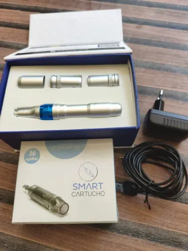 Caneta Elétrica Smart Pen usada para procedimentos estéticos.