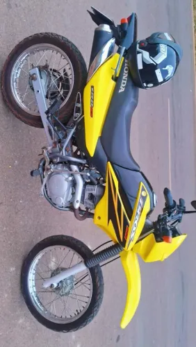 Vendo ou troco bros 150 ano 07/08 td em dia.