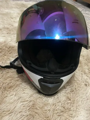 capacete norisk feminino, tamanho 58,usado mas conservado