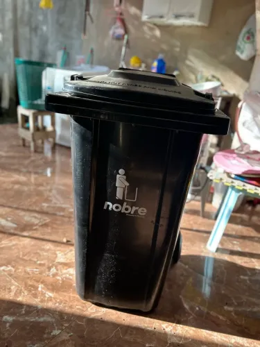 Lixo grande para comércio