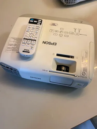 Projetor Epson X17
