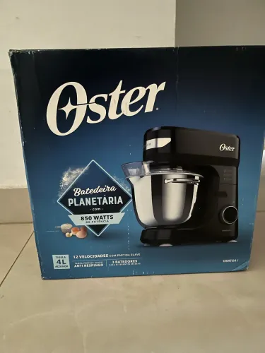 Batedeira Planetária Oster 850W OBAT641 Bowl Inox 4L Nova