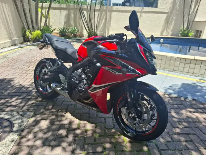 Única CBR 650 F - INTEIRA