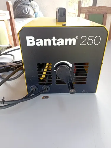 Máquina de solda Esab bamtam 250 amperes  bivolt  troca manual tel  * Ronaldo