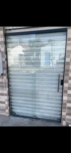 Porta de corre de vidro