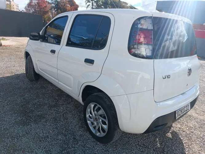 Fiat Uno Attractive 1.0 EVO Fire Flex 8V 5P 2021