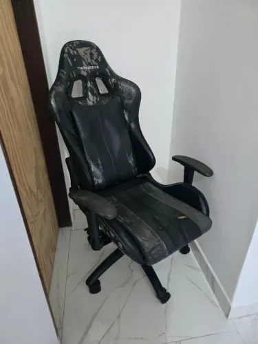 Cadeira Gamer ThunderX3 BC3 Camo/Black Hawk - Estrutura Perfeita (Revestimento Desgastado)
