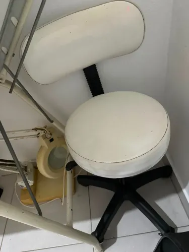 Vendo uma maca e um mocho