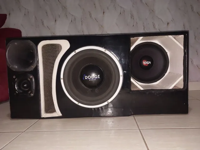 Som completo, com radio pioneer, módulo e controle a distância.