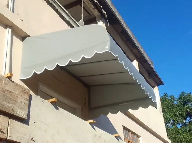 Toldo Fixo em Lona Sansuy com Estrutura Metálica