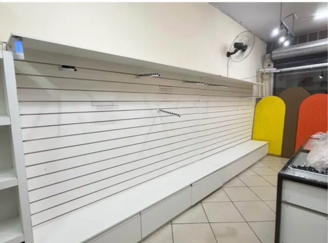 Painel canaletado com gaveta