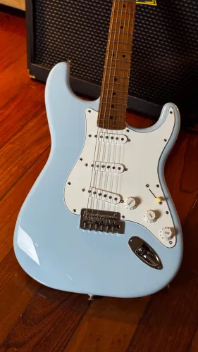 Rara Fender com Roasted Maple e fat50s CS 