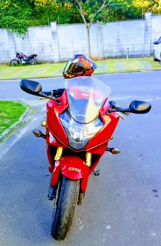 CBR 600F muito nova mesmo.