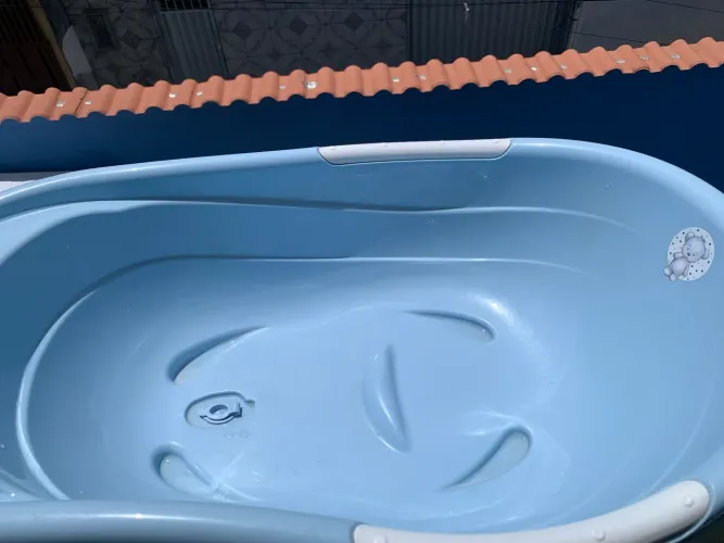 Estou vendendo essa banheira na cor azul